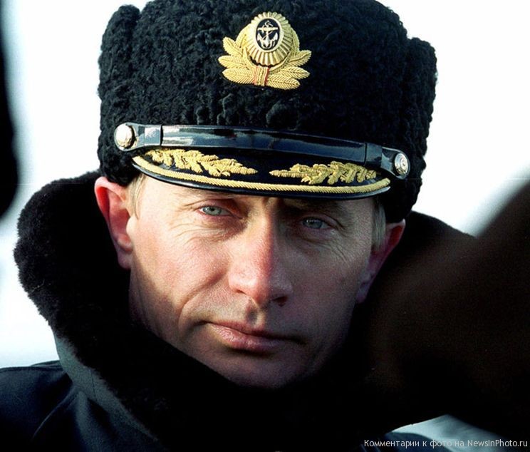 Владимир Владимирович Путин во флотской форме, фото