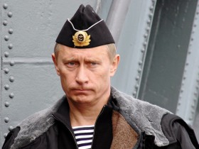 Владимир Владимирович Путин в морскойй форм, тельняшке и в пилотке