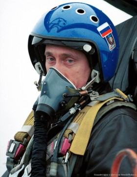 Путин в форме летчика и в шлеме, скачать фото, президент России, летчик-истребитель