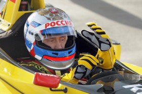 Владимир Владимирович Путин в роли пилота формулы-1, Путин-гонщик, скачать фото, президент России